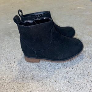 Suede Cat & Jack ankle boot, toddler size 5!!